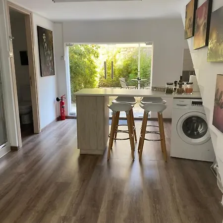 Modern Center Saripolou Apartment *